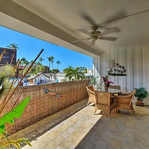 Downtown Air Conditioned Walk To Beaches Apartment